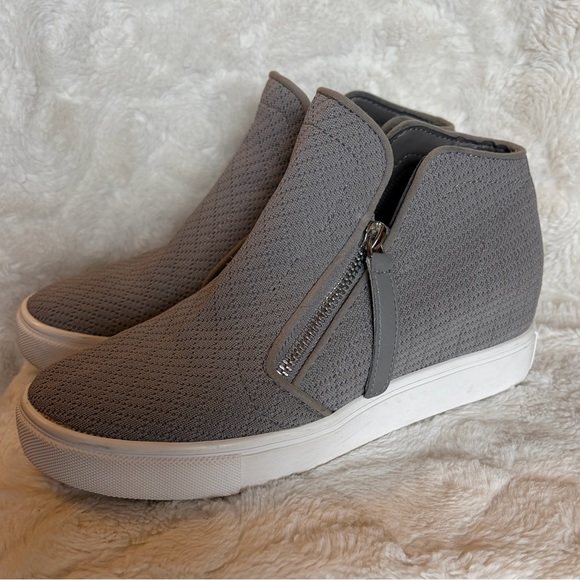 Steve Madden| Women's Camden Knit Wedge Sneakers | Size 7 - Picture 2 of 10